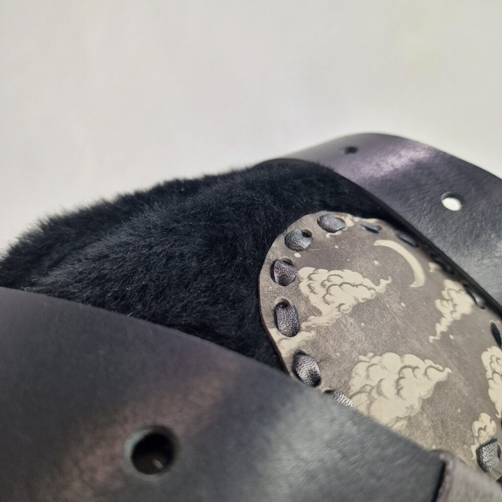 Astrid – nocne chmury nerka skórzana –detal